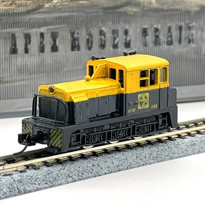 Model Power N Scale 7580 Santa Fe Plymouth WDT Diesel Switcher Locomotive 332 - Image 1 of 4