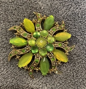 EXQUISITE VINTAGE BROSCHE/ANHÄNGER GEWIRBELT SMARAGDGRÜN STRASS - Bild 1 von 6