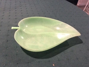 RETRO LEAF SHAPED SERVING DISPLAY PLATE FRUIT - Picture 1 of 3