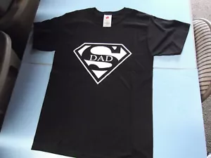 T-shirt Super Dad nera manica corta grafica uomo piccola - Foto 1 di 8