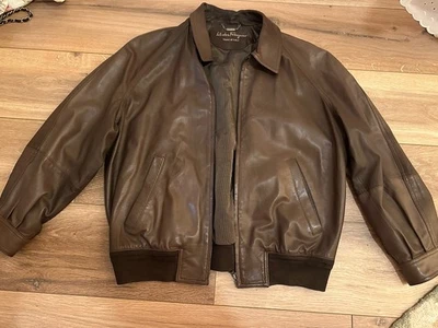 Chaqueta Bomber Salvatore Ferragamo Marrón Cuero Real Talla 50 Hecha en Italia Foto 1 de 4