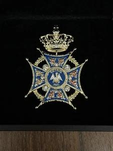 2025 Bacchus Ladies Pin- Mardi Gras Krewe Favor - Picture 1 of 3