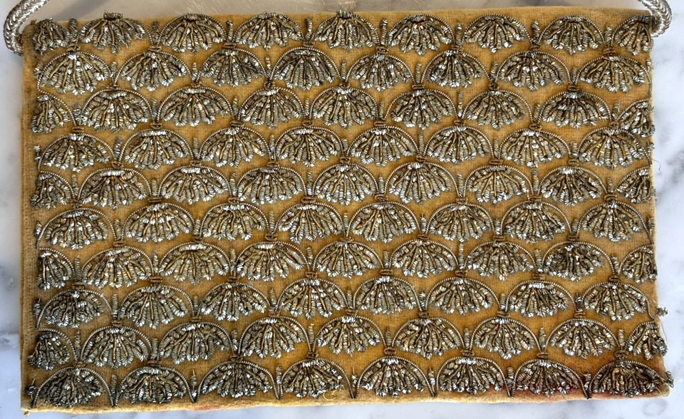 Bolso sin asas vintage de terciopelo amarillo bordado dorado, hecho en la India, regalos para ella Foto 1 de 4