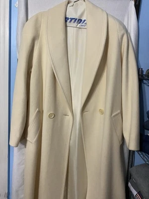 Vintage Women's Size 12   Long Maxi Full Length Coat 100% Pure Wool - Image 1 of 4