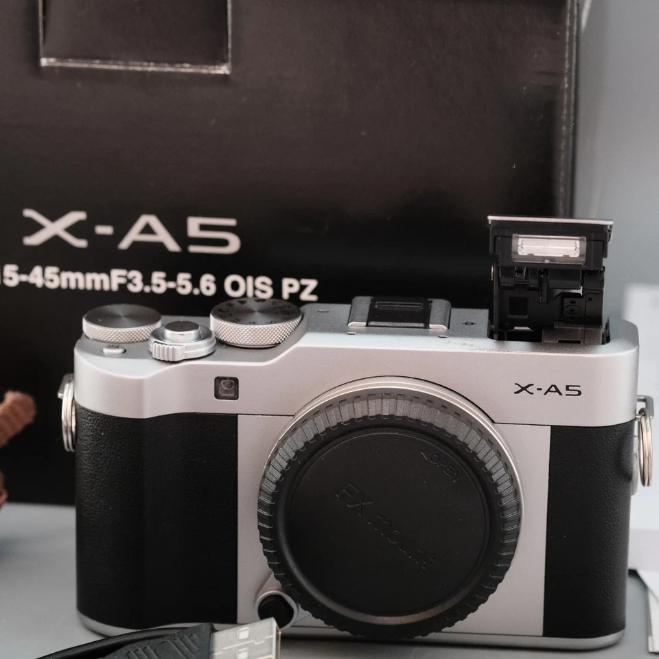 FUJIFILM X-A5 Spiegellose Digitalkamera 24,2 Mp - Body only - Bild 1 von 4