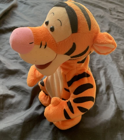 Vintage 1998 Disney Tigger Talking Bouncing Jumping 12” Plush Toy Doll TESTED Cover