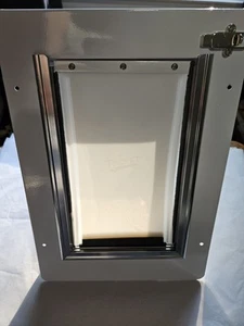 Offene Haustiertür für Wand mit sicherem Aluminiumschloss - kleine Hunde & Katzen 9,25" x 5" - Bild 1 von 9