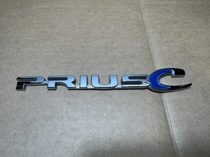 Emblema insignia trasera Toyota Prius C 2012-2019 OEM ENVÍO GRATUITO - Imagen 1 de 4