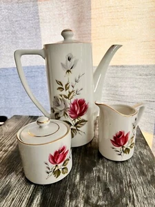 Vintage handbemaltes Porzellan japanisches Tee Kaffee Set, weiße & rote Rosen mit vergoldeten - Bild 1 von 24