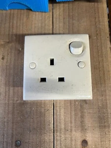 WOHNWAGEN/WOHNMOBIL/BOOT CLIPSAL STECKER STECKERBUCHSE UND RÜCKKASTEN - Bild 1 von 3