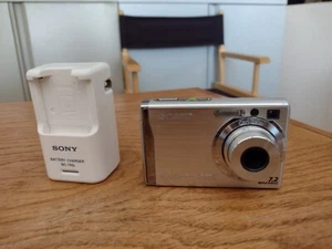 Sony Cyber-shot DSC-W80 7.2MP Digital Camera 3x Zoom 2GB SD, Charger Tested - Picture 1 of 9