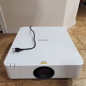 Sony Data Projector - Picture 1 of 20
