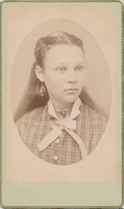 CDV Antique Photo Carte Visite Beautiful Young Woman Teen Girl Plaid Paxton IL - Picture 1 of 5