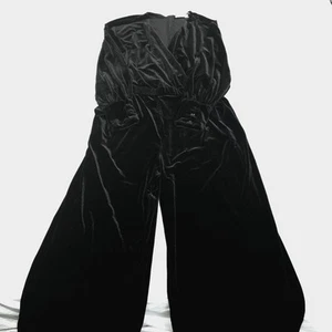 Woman Black Velvet Jumpsuit V Neck - Picture 1 of 13