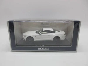 1/43 Norev Ford Mustang Gt 2015 Miniaturauto weiß - Bild 1 von 4