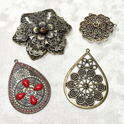 Lote de 4 pingentes boho vintage - Flor, lágrima e esmalte em bronze envelhecido - Imagem 1 de 3