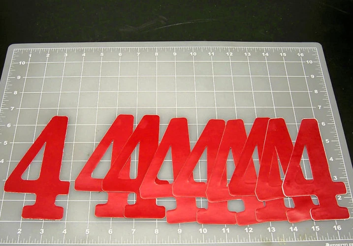 4 号贴纸 5 英寸红色乙烯基 9 数量比赛评分免运费 — 第 1/1 张图片