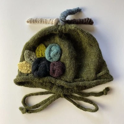 Gorro Tejido Tara Verde Oscuro Rosas Flores Arco 100% Lana Hilada a Mano Hecho en Nepal Foto 1 de 4