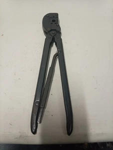 Herramienta de crimpado 69646 Mfg. AMP de conectividad TE Estado: Usado - Imagen 1 de 9