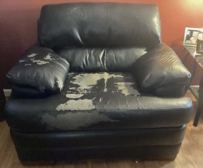 Silla resistente Jordan’s Furniture. Necesita tapicería. Uso Foto 1 de 2