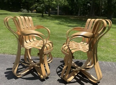 Sillones posmodernos de arce doblado a cuadros cruzados de Frank Gehry para Knoll Foto 1 de 4