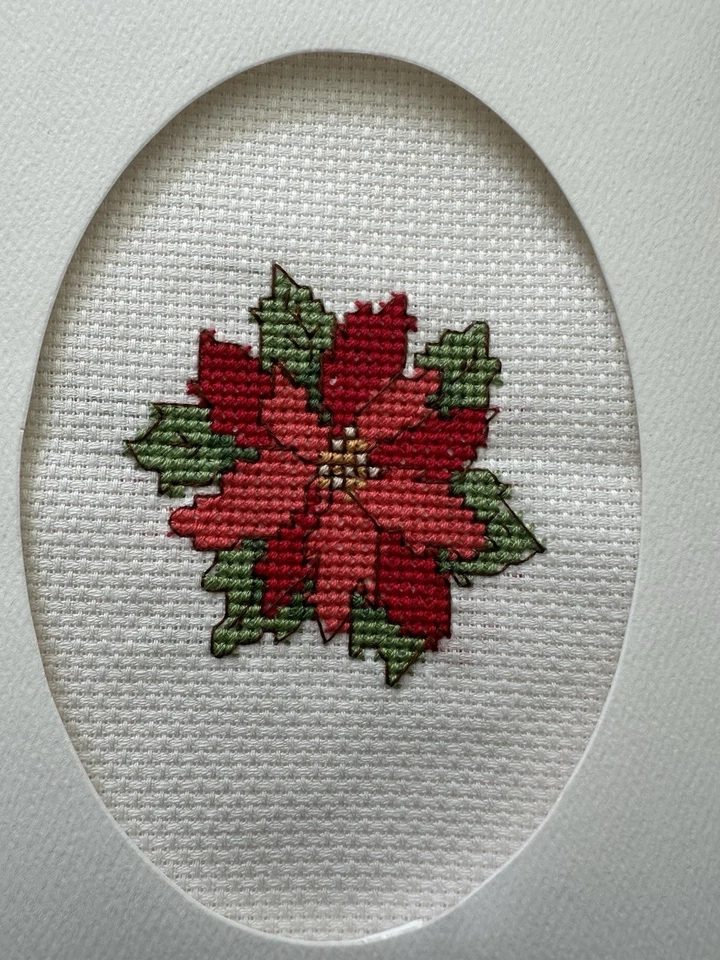 TARJETA PUNTO DE CRUZ TERMINADA “FLOR DE FLOR DE PASCUA NAVIDAD” Foto 1 de 1