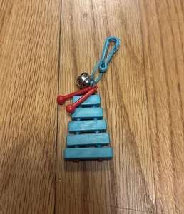 Charm campana plastica vintage anni 80 xilofono rosso acqua per collana anni 80 raro - Foto 1 di 4