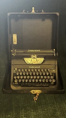 MÁQUINA DE ESCRIBIR UNDERWOOD UNIVERSAL DE COLECCIÓN CON ESTUCHE EE. UU. AÑOS 30 PORTÁTIL EN MUY BUENA CONDICIÓN  Foto 1 de 3
