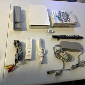 Nintendo Wii Bundle With 4 Games - Tested - Picture 1 of 8
