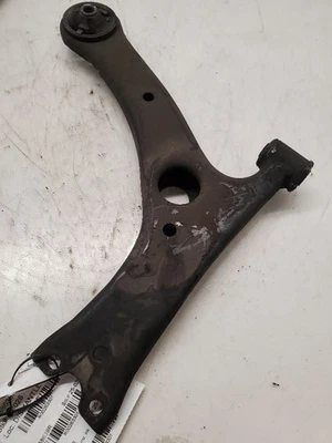 Brazo de control inferior delantero derecho Toyota Corolla CE, 2003-2008, TRACCIÓN DELANTERA, 48068-02020 Foto 1 de 4