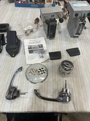 1963 1964 1965 1966 1967 Corvette внутреннее оборудование ЛОТ ЗАПЧАСТЕЙ часы сиденье фото - Изображение 1 из 4