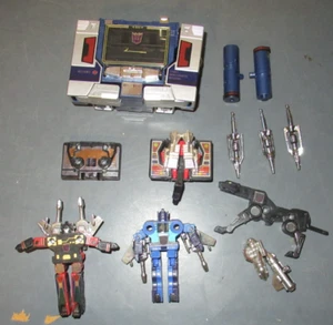 Transformers G1 1983 Takara Soundwave Cassette Player with 5 Tapes - Picture 1 of 4