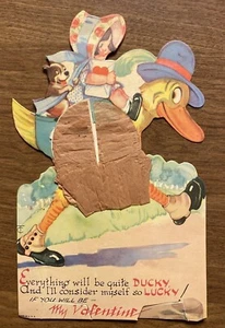 Tarjeta de felicitación vintage del día de San Valentín de los años 40 niña y perro montando pato P1C - Imagen 1 de 12