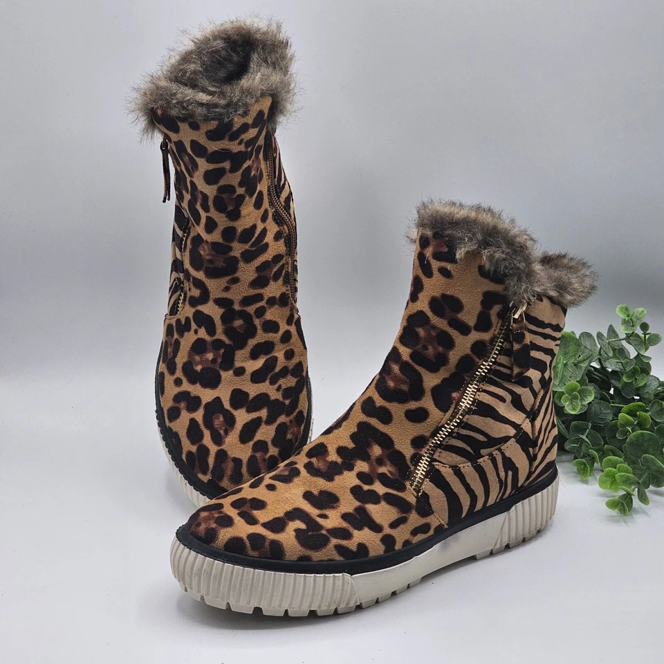 Botines para mujer Jezzy Leopard Journee Collection 8 ribete de piel sintética cremallera Foto 1 de 4