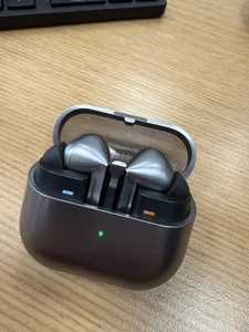 Samsung Galaxy Buds3 Pro Sm-R630 Noise Cancelling Wireless Bluetooth Headphones - Picture 1 of 3