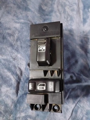 2001 GMC Sierra 1500 Passenger Window Switch OEM15045084 - Image 1 of 4