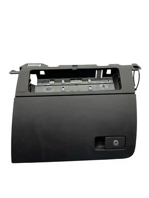 VOLKSWAGEN ARTEON 2023 COMPARTIMENTO DE ALMACENAMIENTO DE PASAJEROS CONJUNTO DE GUANTERA | NEGRO Foto 1 de 4