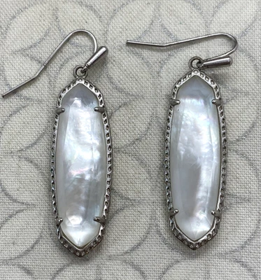 Kendra Scott Layla Pendientes Colgantes Marfil Madreperla Tono Plata Foto 1 de 4