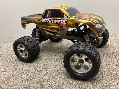 Traxxas Stampede 2WD Roller w Body & Servo - Image 1 of 4