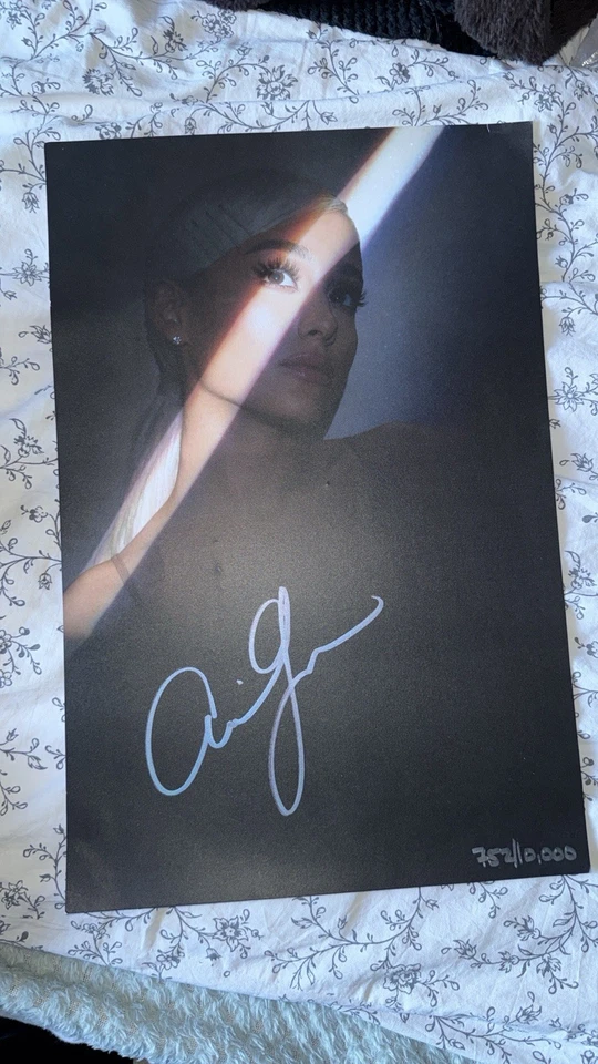 Ariana Grande Sweetener SIGNED Lithograph - Bild 1 von 1