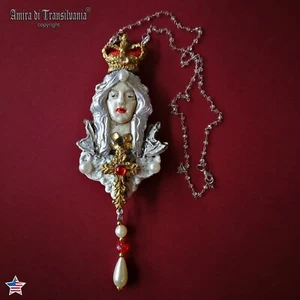 Doll Head Jewelry Necklace Pendant British Queen Fairy Tale Luxury Jewellery Bib - Picture 1 of 24