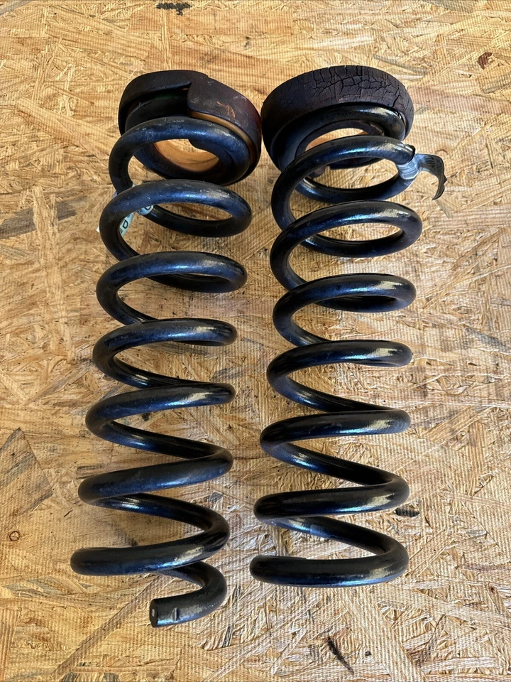 Muelles helicoidales traseros Cadillac ATS 2013-2018 23498309 (RC-10) Foto 1 de 4