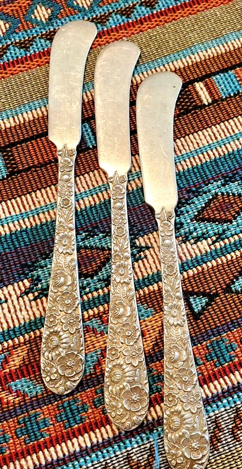 Esparcidores de mantequilla Sterling ALVIN BRIDAL BOUQUET 1932 Repousse 3 mango plano 5 3/4 Foto 1 de 4