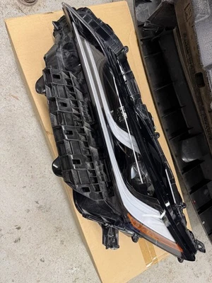 Faro lateral izquierdo del conductor LED 2021-2024 Toyota Venza como nuevo (envuelto PPF) Foto 1 de 3