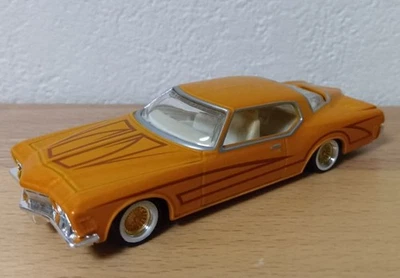 Mini auto Revell Riviera Lowrider 1/64 - Immagine 1 di 4