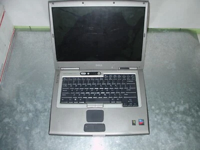 Dell Latitude D800 sin Ram/HDD/Batt/PS solo para piezas. No publica. Scrn crackd Foto 1 de 3