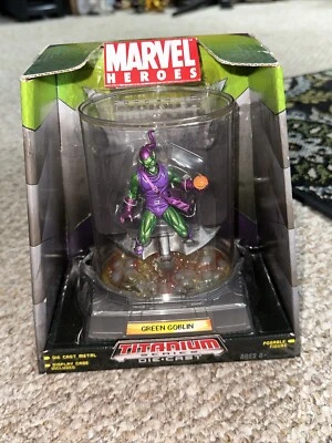 Figura de acción Hasbro Duende Verde fundido a presión serie Titanium Marvel Foto 1 de 2