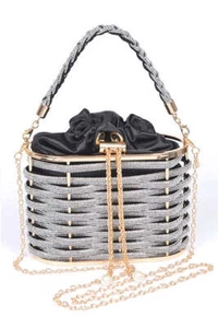 Bolso sin asas con canasta de diamantes de imitación tejidos - Imagen 1 de 7