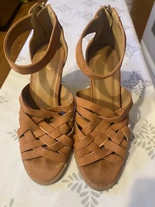 Qupid Mahogany Woven Strap Peep Toe with Chunky Zippered Heels Size 7 - Picture 1 of 6