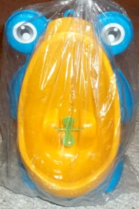 Frog Little Boys Pee Toilet Potty Urinal 2 To 6 Years Old Suction Cup Hook - Picture 1 of 12